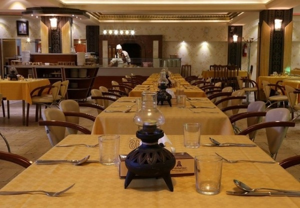 هتل عالی قاپو